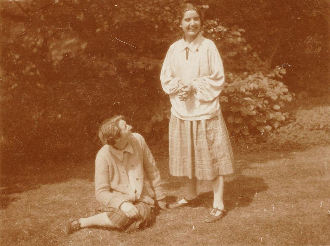Do Swindon - Curator Talk :The pots and partnership of Katharine Pleydell-Bouverie and Norah Braden