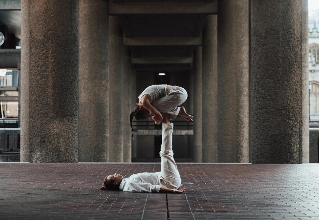 Two dancers outside