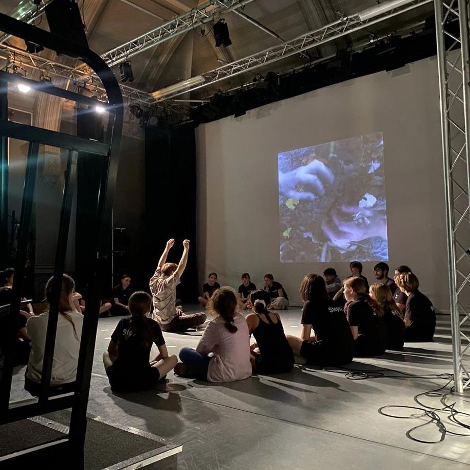 A group at Swindon Dance